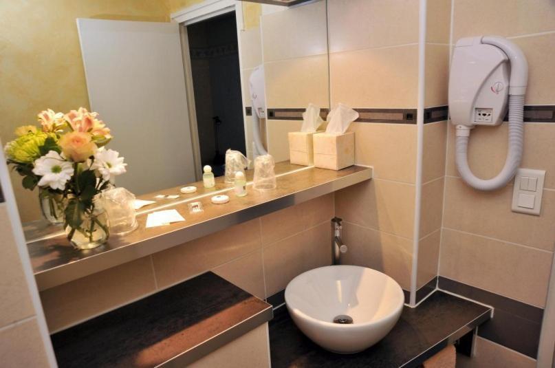Hotel Gambetta Lons-le-Saunier Δωμάτιο φωτογραφία