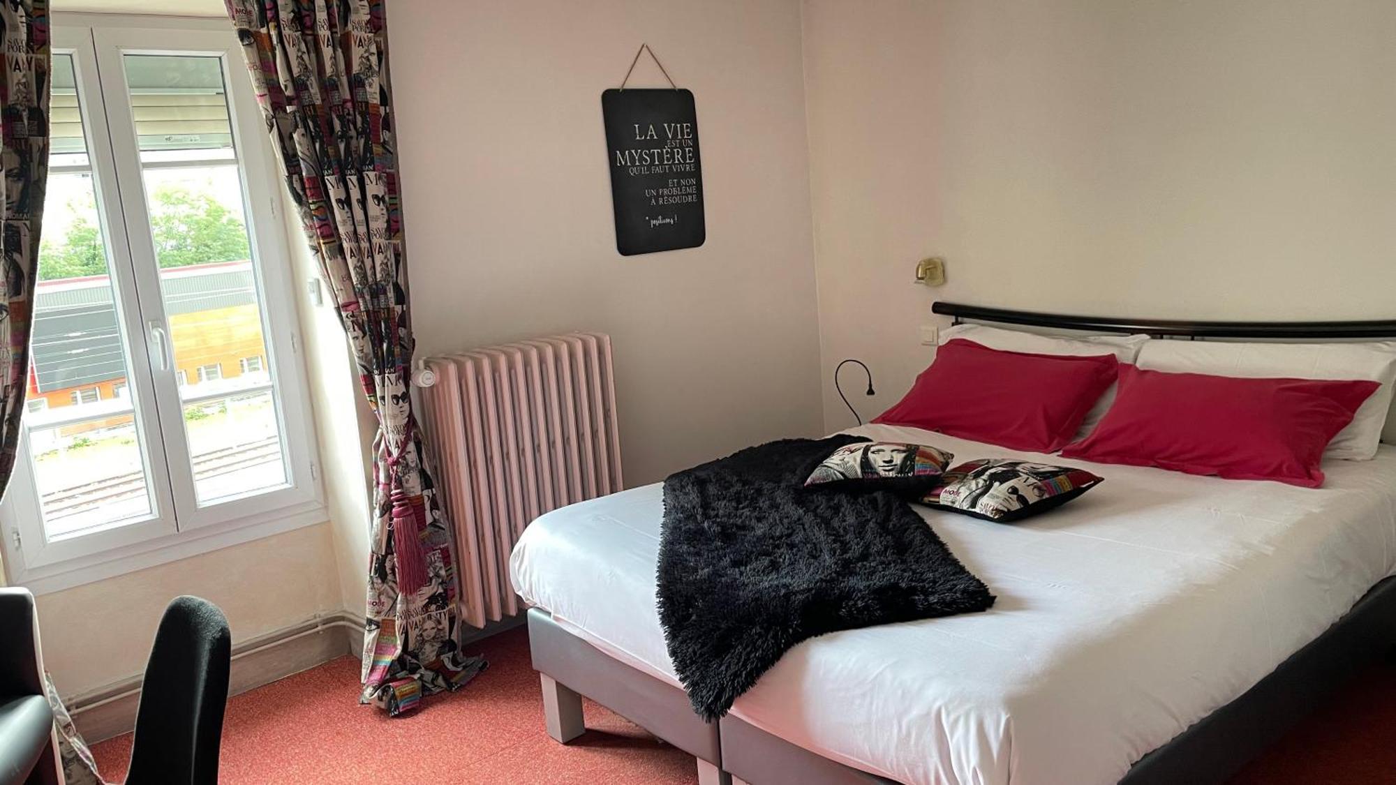 Hotel Gambetta Lons-le-Saunier Εξωτερικό φωτογραφία
