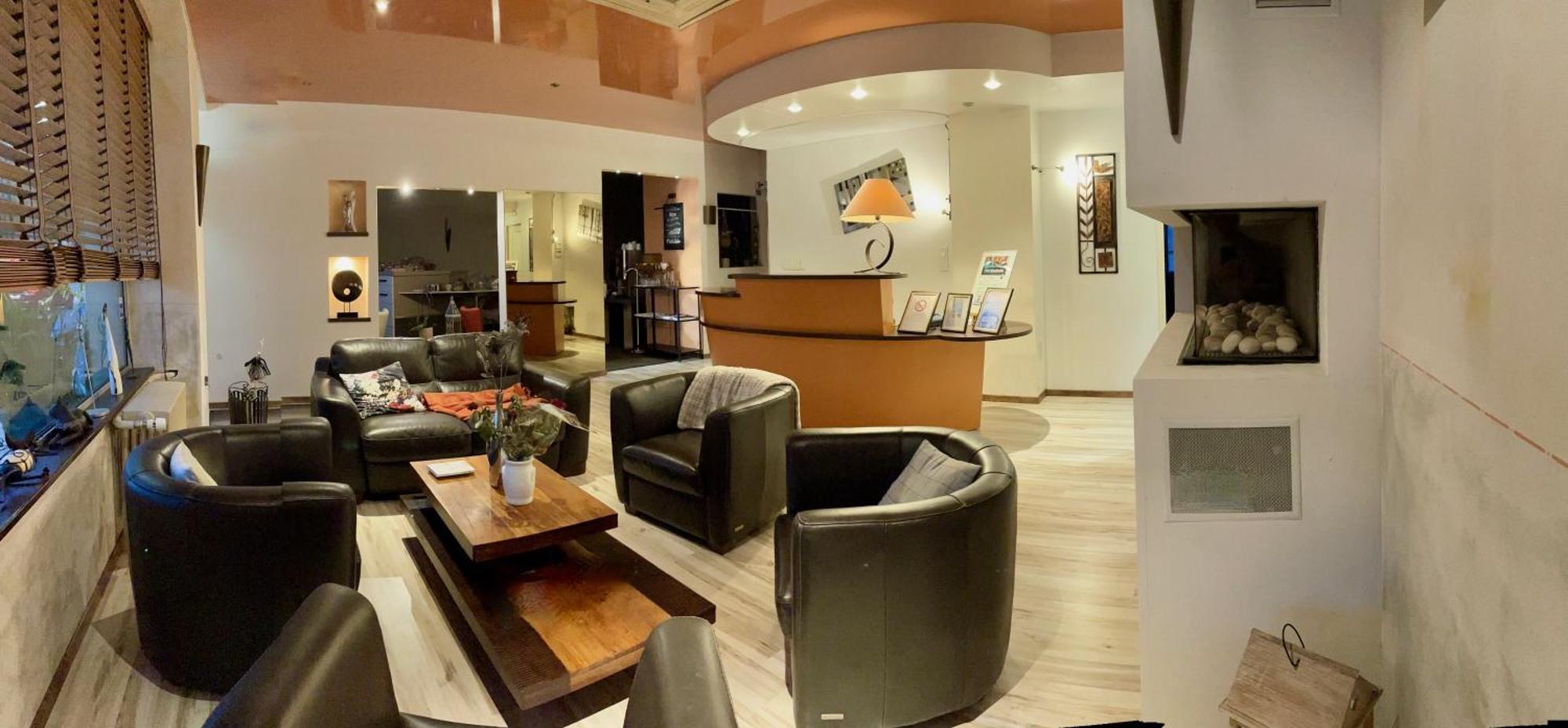Hotel Gambetta Lons-le-Saunier Εξωτερικό φωτογραφία