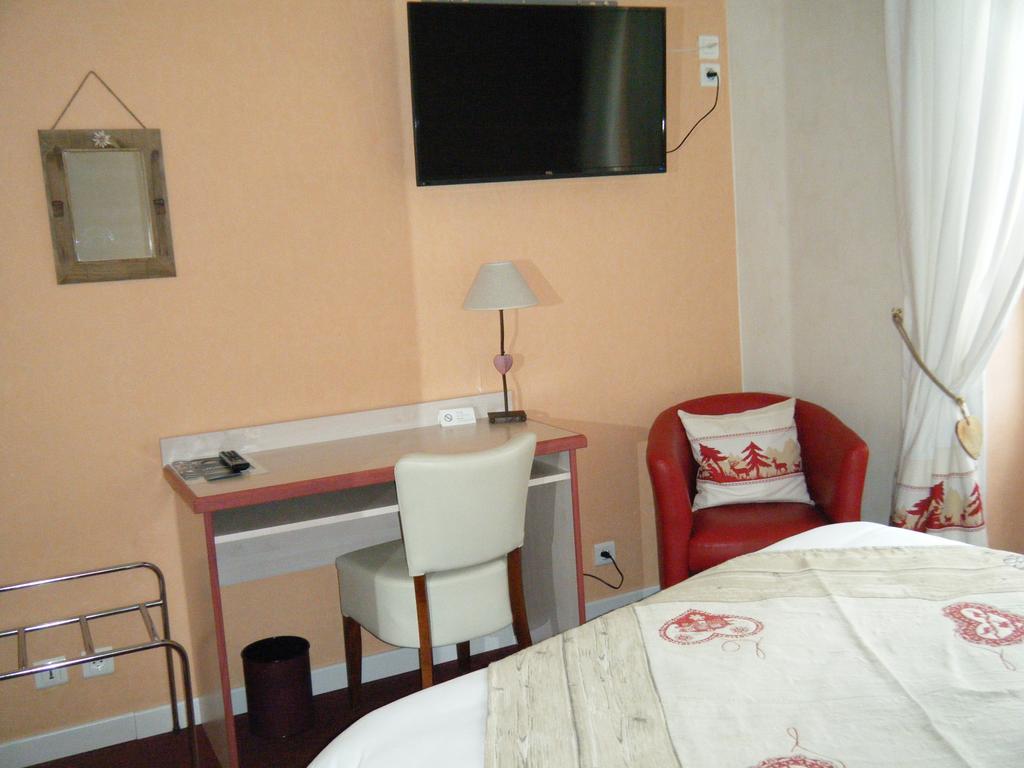 Hotel Gambetta Lons-le-Saunier Εξωτερικό φωτογραφία