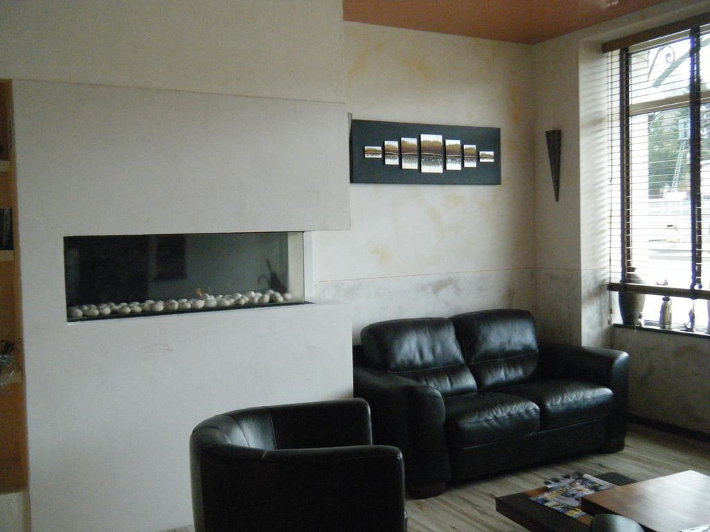 Hotel Gambetta Lons-le-Saunier Εξωτερικό φωτογραφία