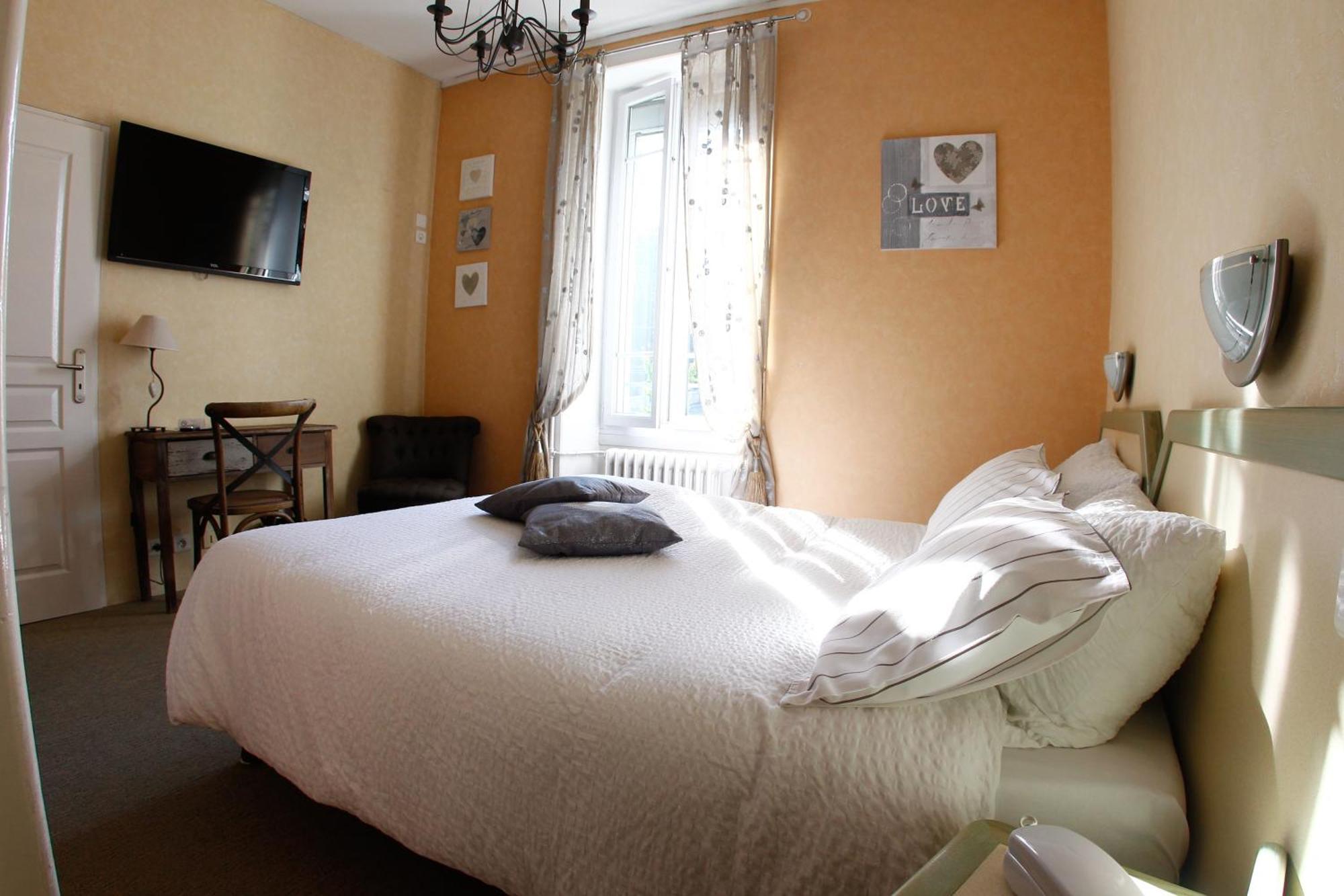 Hotel Gambetta Lons-le-Saunier Εξωτερικό φωτογραφία