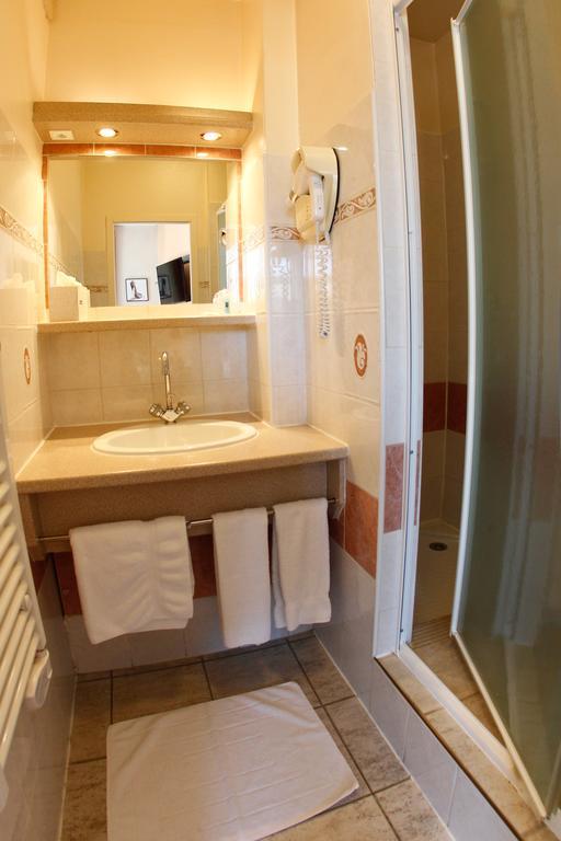 Hotel Gambetta Lons-le-Saunier Εξωτερικό φωτογραφία